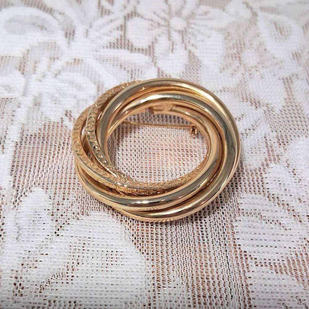 Vintage Wreath Brooch Spiral Swirl Textured Pin Back Gold Tone - Picture 5 of 8